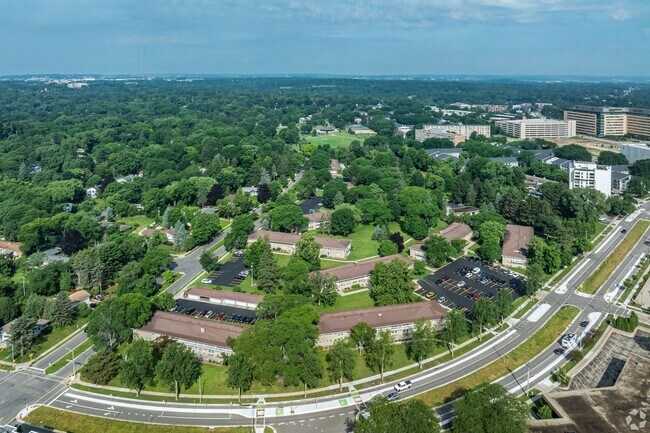 Building Photo - Charming 2-bedroom + den apartment in Prime Location!