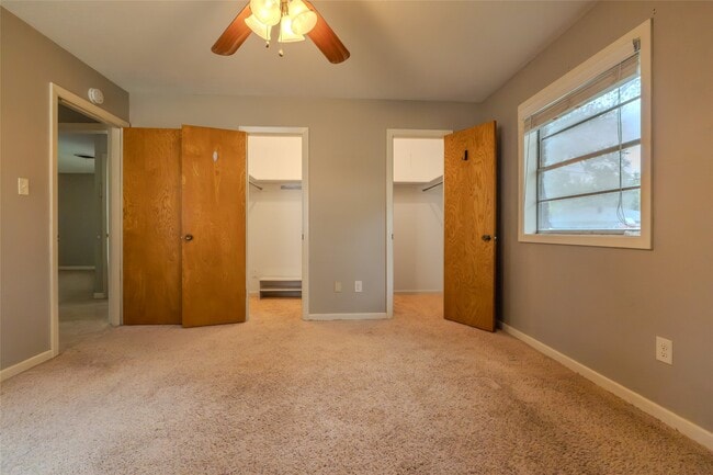 Building Photo - 2308 Hillcrest Dr