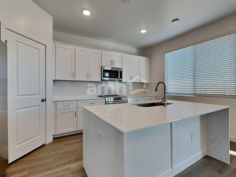 Building Photo - 9745 W Luxton Ln