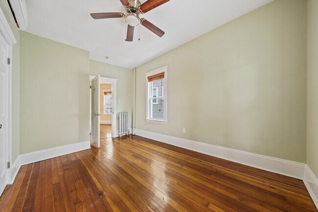 Building Photo - 89 Train St