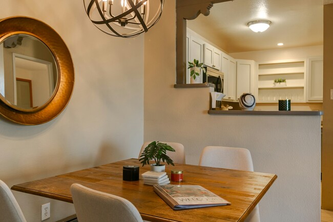 Building Photo - 159 K Calle Ojo Feliz