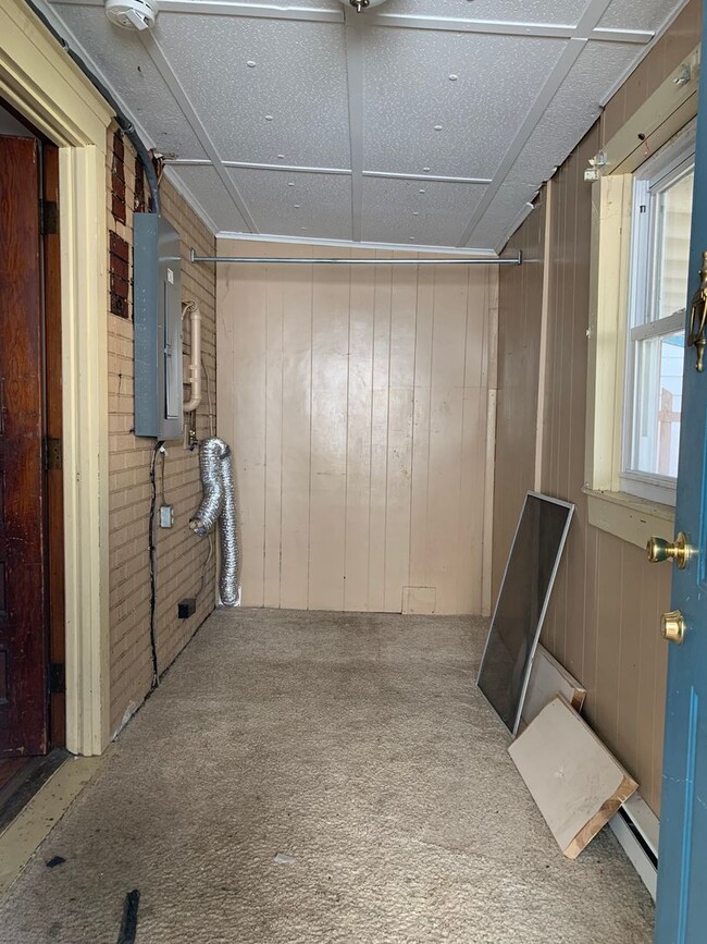 Building Photo - Charming 3-Bedroom, 1-Bathroom Single-Fami...