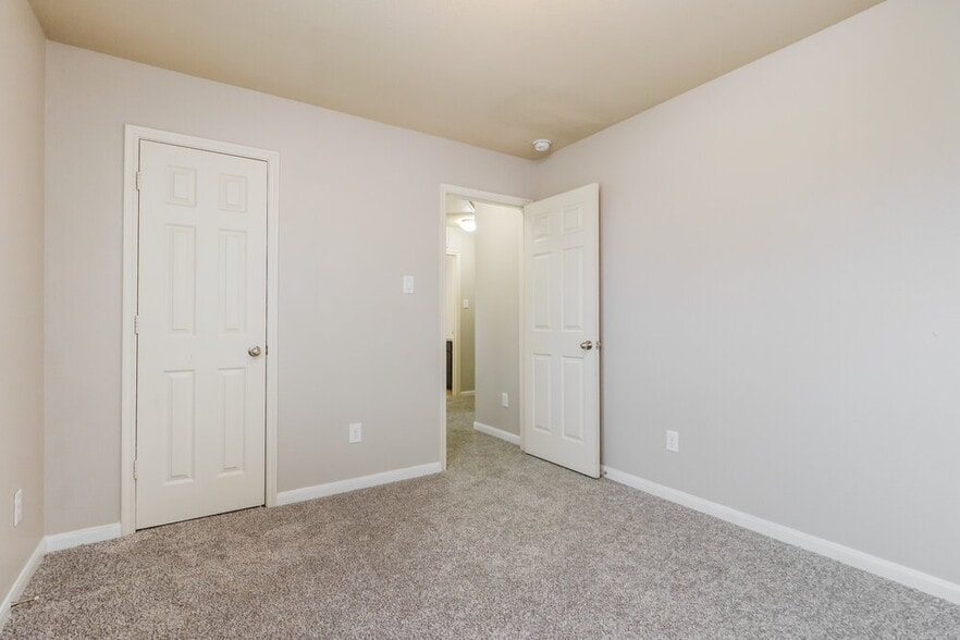 Building Photo - 13007 Echo Landing Dr