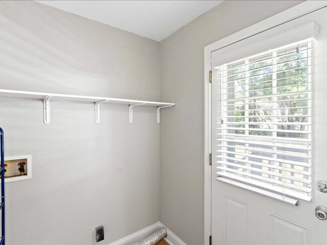 Building Photo - Charming 3 Bedroom Renovated Retreat: Cozy...