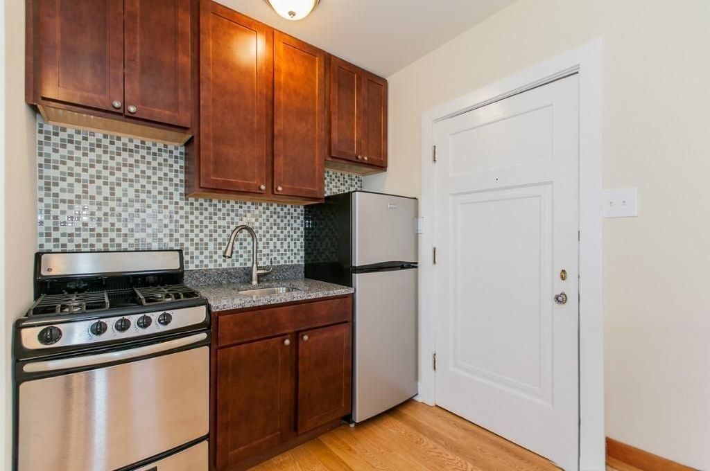 Building Photo - 4546 N Damen Ave