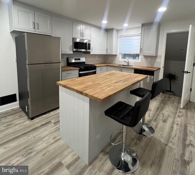 Building Photo - 169 Lawn Park Ave