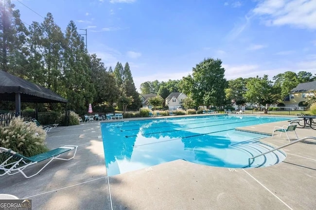 Building Photo - 2453 Lakebrooke Dr