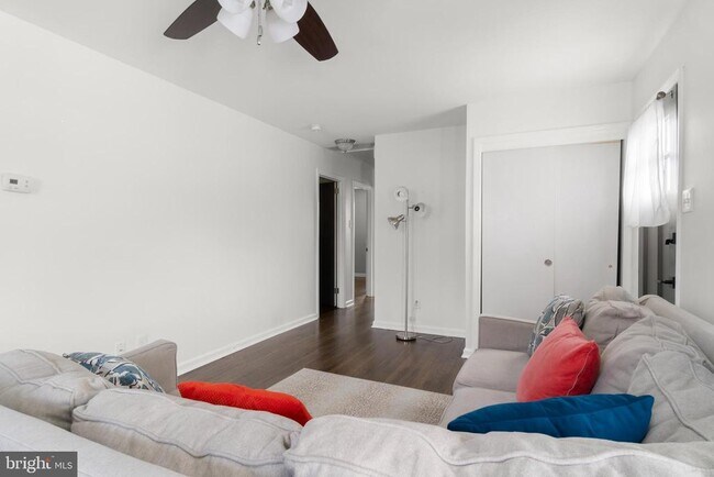 Building Photo - 8 Adams Ave