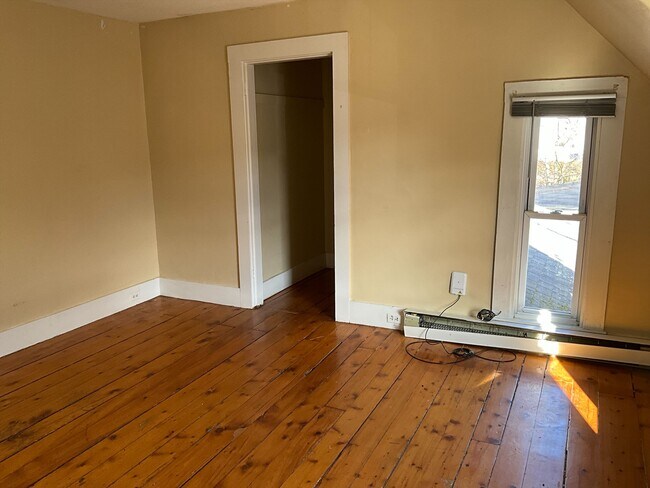 Building Photo - 190 Church St