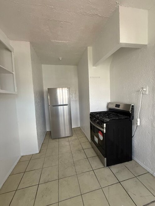 Building Photo - 116 S Mathews St