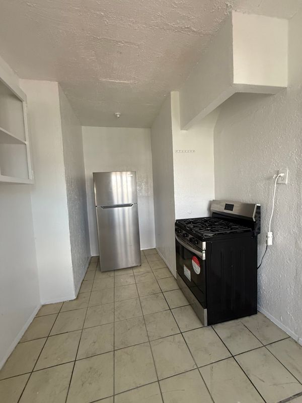 Building Photo - 116 S Mathews St