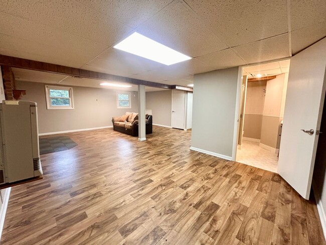 Building Photo - Spacious 4-Bedroom Home with Large Yard & Garage!