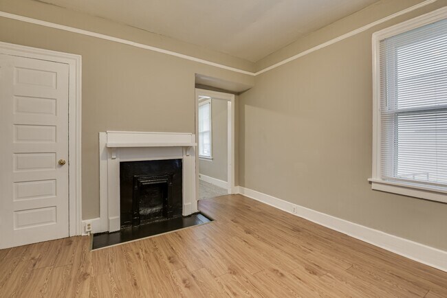 Building Photo - 104 Ellis St