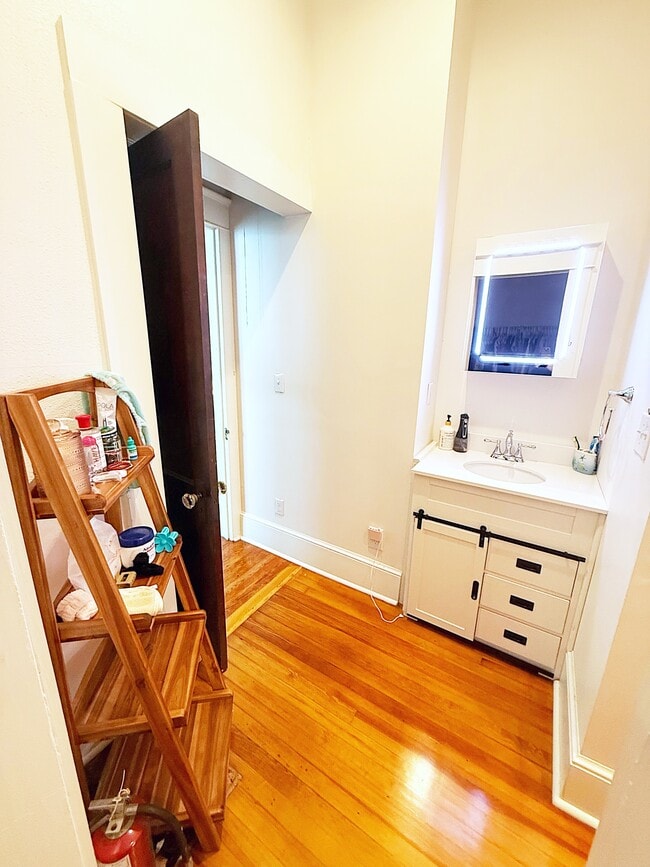 Building Photo - 205 Russell St