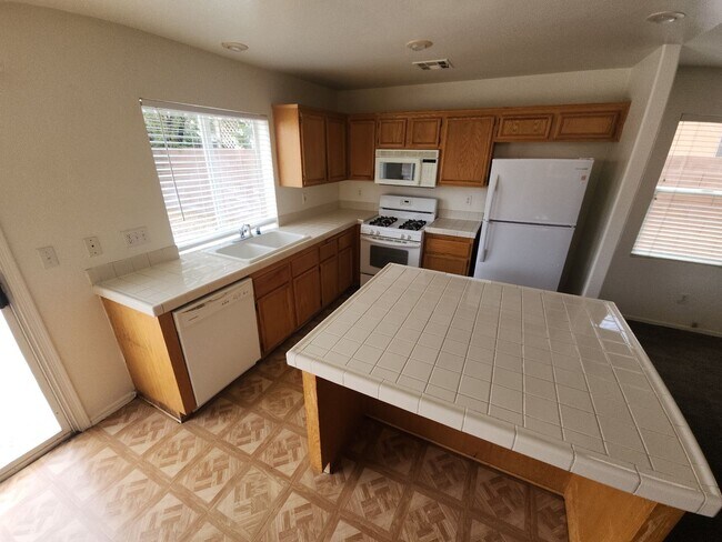 Building Photo - Two story in well established Las Vegas neighborhood
