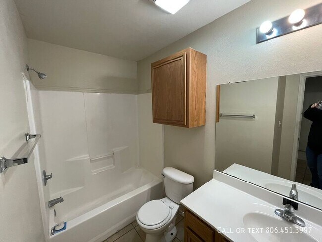 Building Photo - 509 N Brentwood Ave