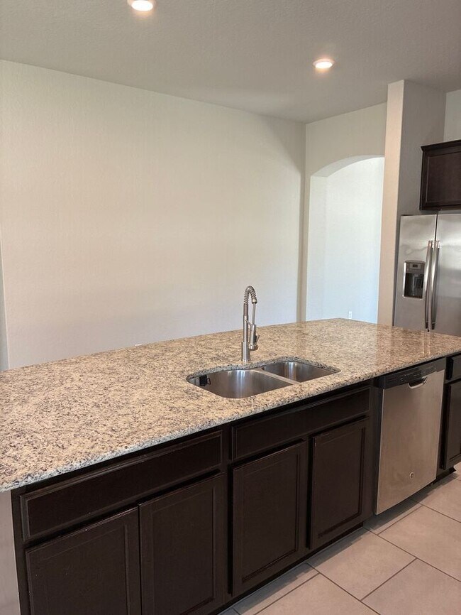 Building Photo - 4 Bed 3 Bath Home Location in The City of San Antonio