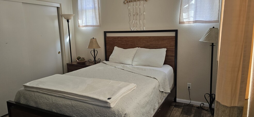 Building Photo - 395 Plaza Calimar