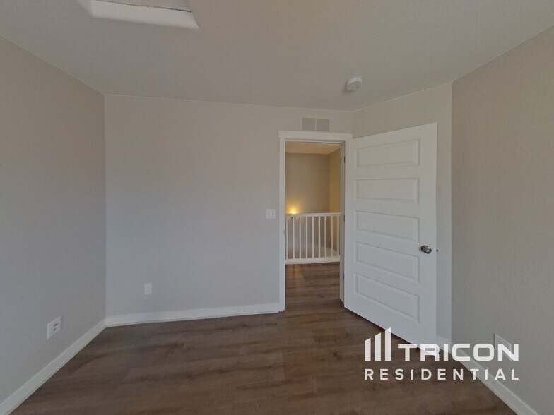 Building Photo - 1201 Antrim Loop