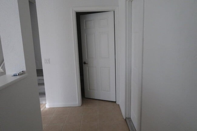 Building Photo - 3030 Laurel Ridge Cir