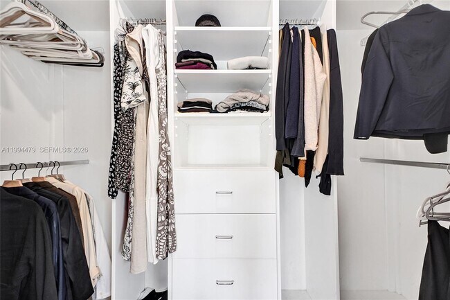 Building Photo - 12478 N Bayshore Dr