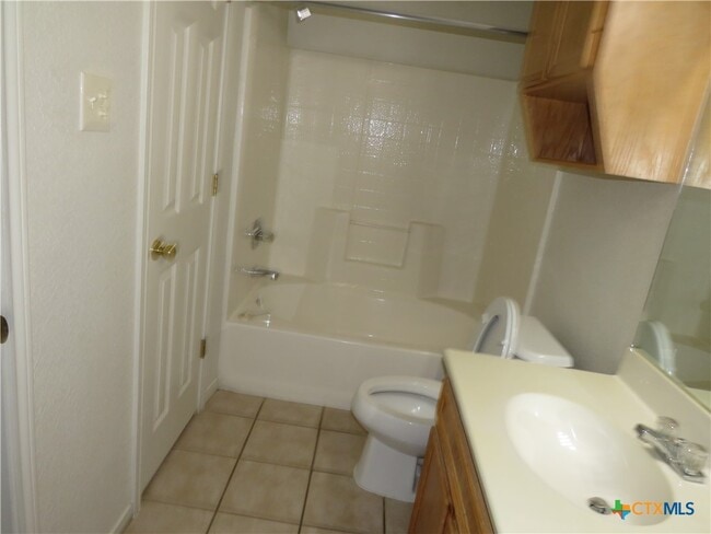 Building Photo - 2609 Lucille Dr