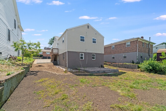 Building Photo - 1006 S Quinn St
