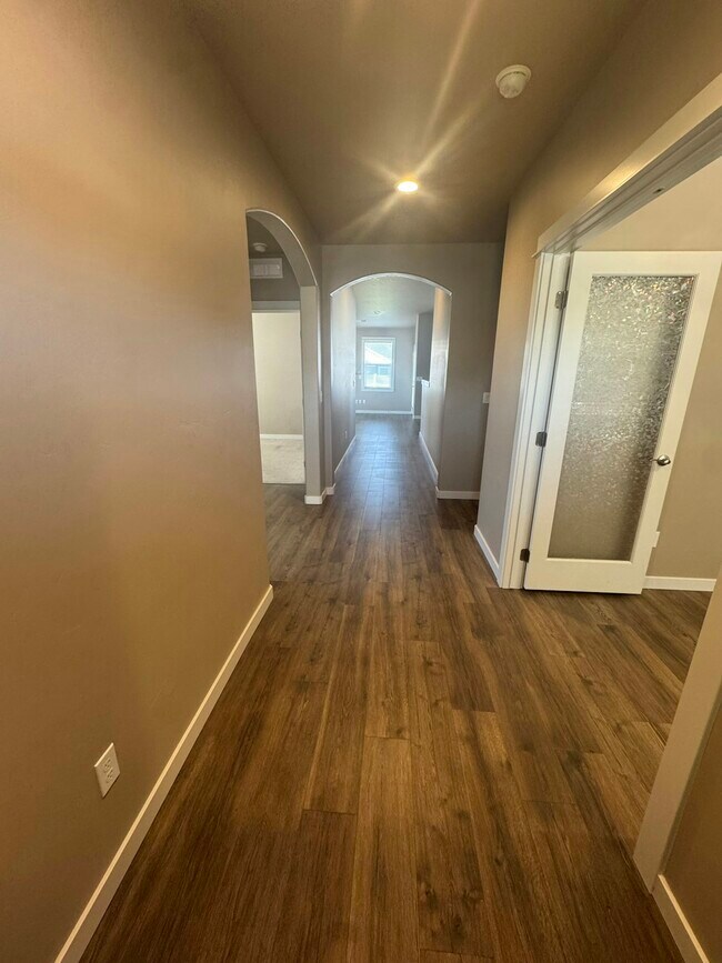 Building Photo - 18551 White Rose Pl
