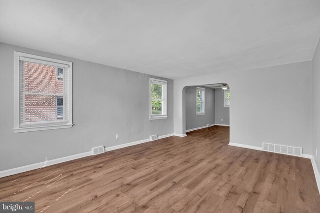Building Photo - 817 Colwell Rd