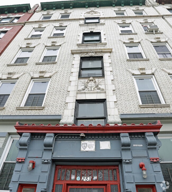 253 E Kingsbridge Rd 253 E Kingsbridge Rd Bronx NY 10458 Apartment
