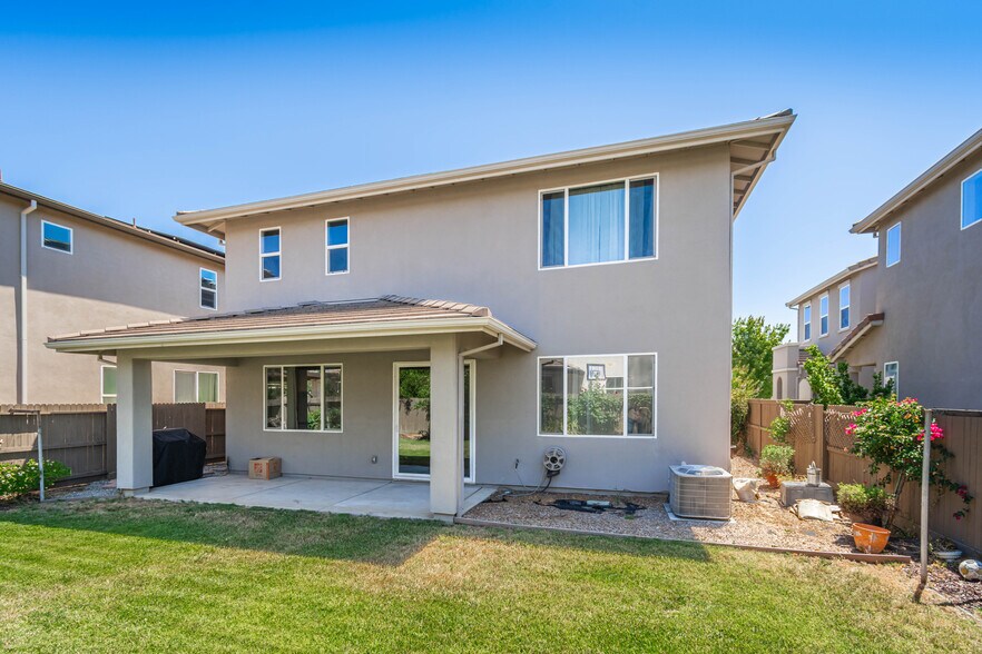 Building Photo - 4455 English Elm St