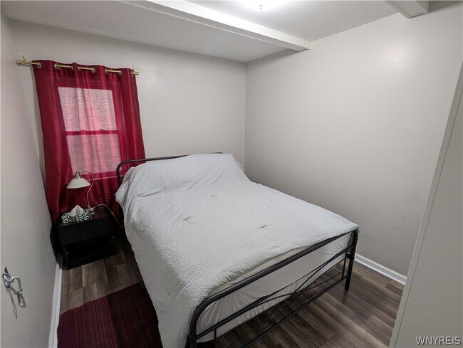 Building Photo - 102 17th St