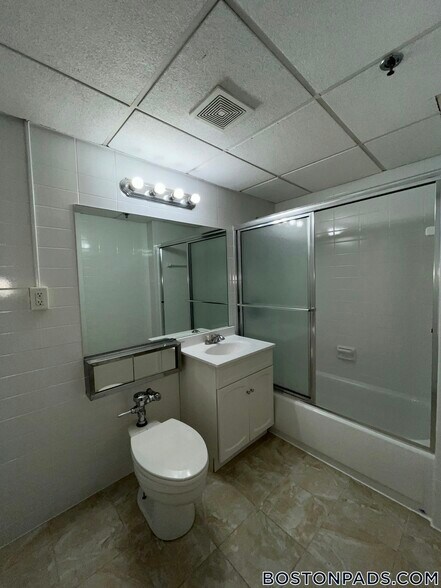 Building Photo - 62 Boylston St