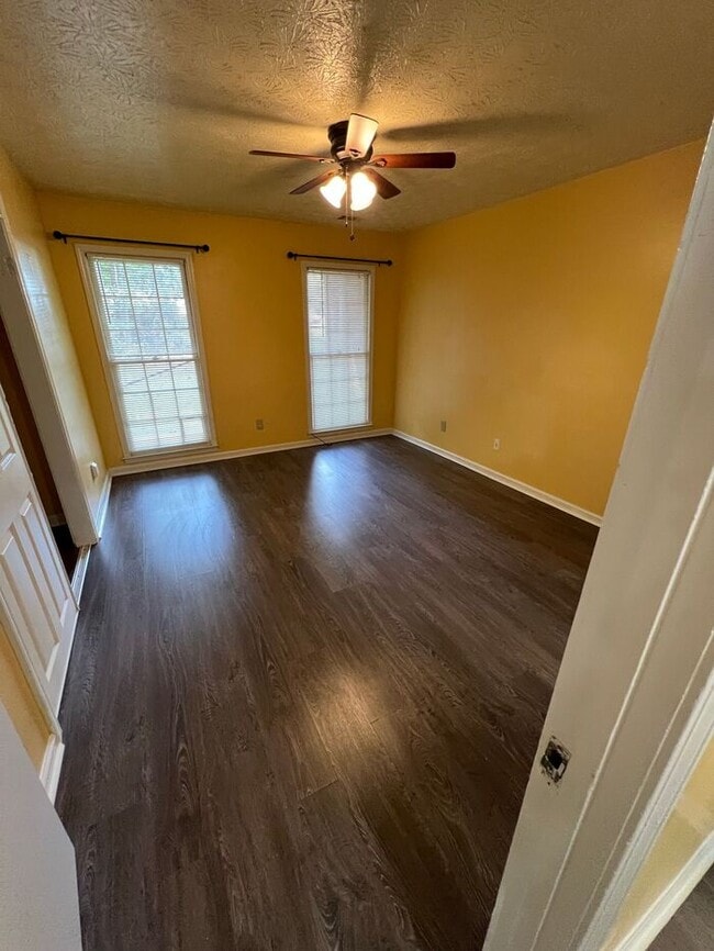 Building Photo - NOW AVAILABLE!!! Beautiful Townhome with M...
