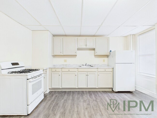 Building Photo - 1/2 Off First Months Rent! Available Now! ...