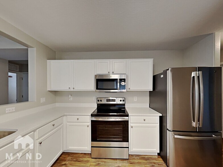 Building Photo - 10413 W Miami St