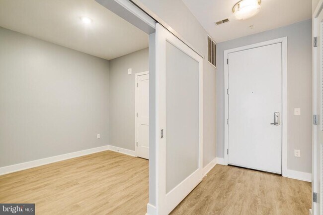 Building Photo - 145 Riverhaven Dr