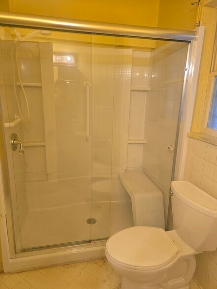 Building Photo - 3251 W Woodlawn Ave