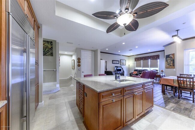 Building Photo - 10300 Tarpon Landings Terrace