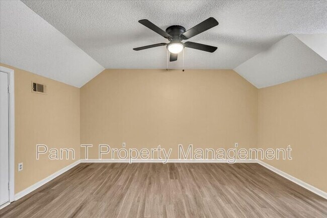 Building Photo - 10 Doe Tail Ct