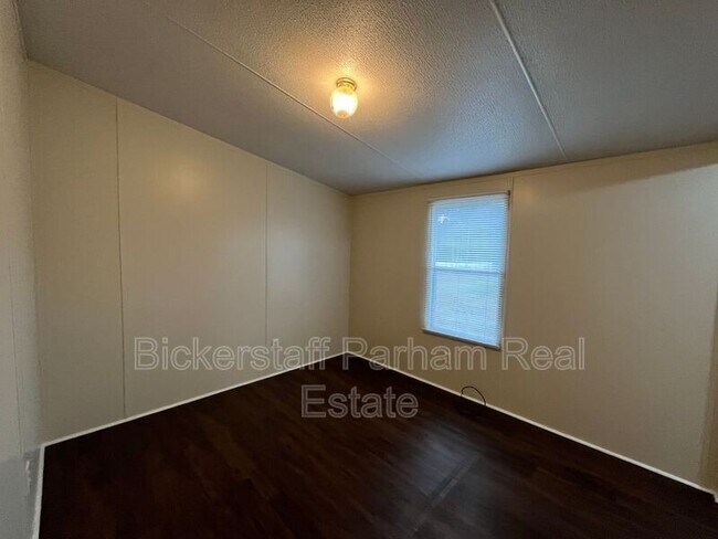 Building Photo - 16 Lake Vista Dr
