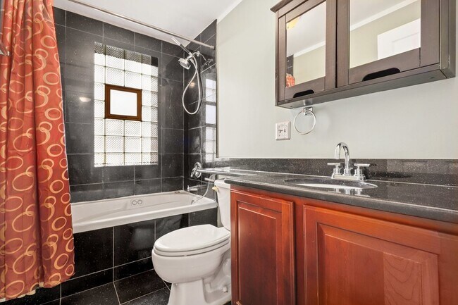 Building Photo - 6305 N Richmond St