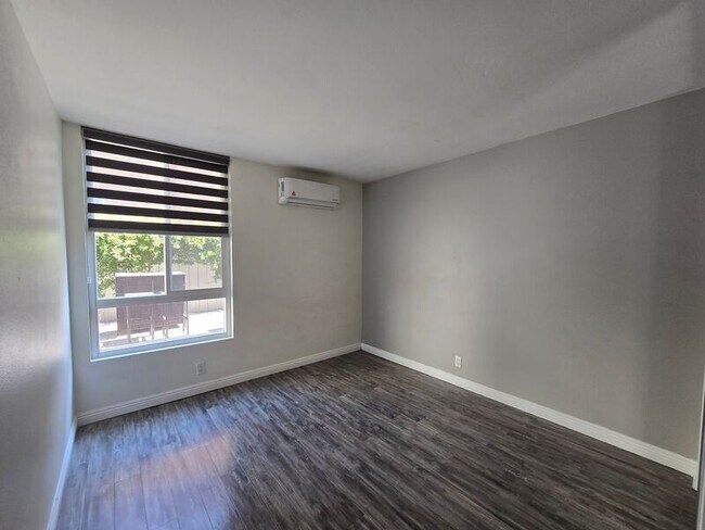 Building Photo - 5540 Lindo Paseo