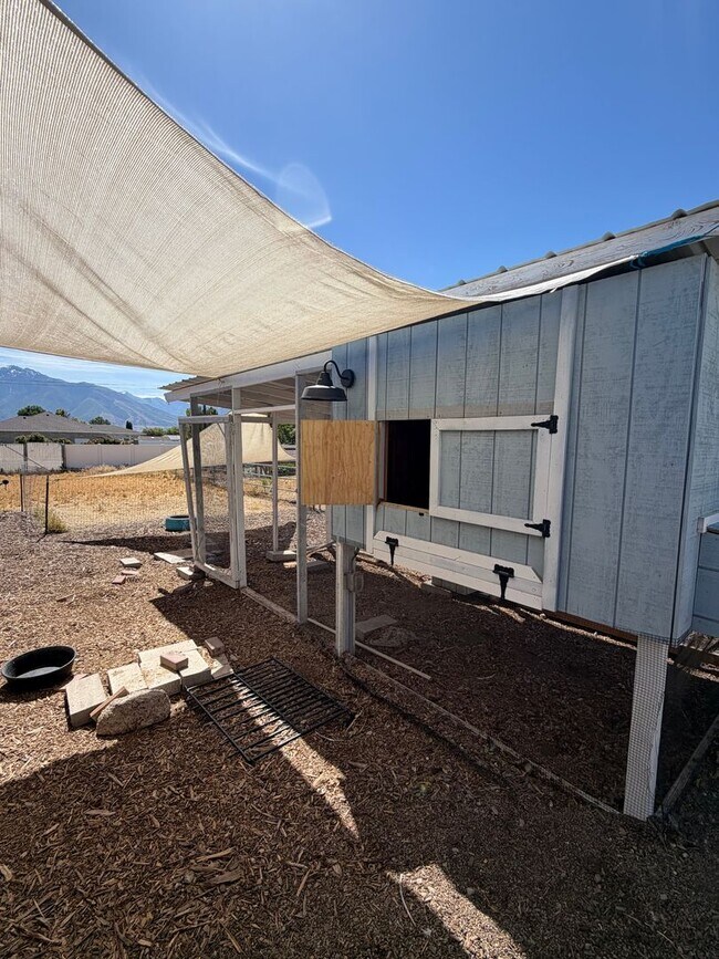 Building Photo - GORGEOUS SPACOUS HOMESTEAD!!!