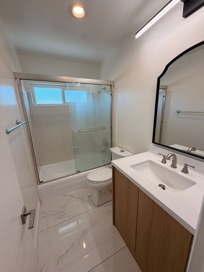 Building Photo - Completely Remodeled, Spacious 2 Bedroom Apartment For Rent w/ Parking!