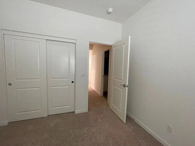 Building Photo - 15615 Kings Peak Dr