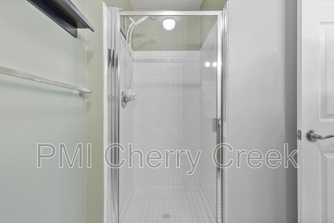 Building Photo - 18602 E Water Dr