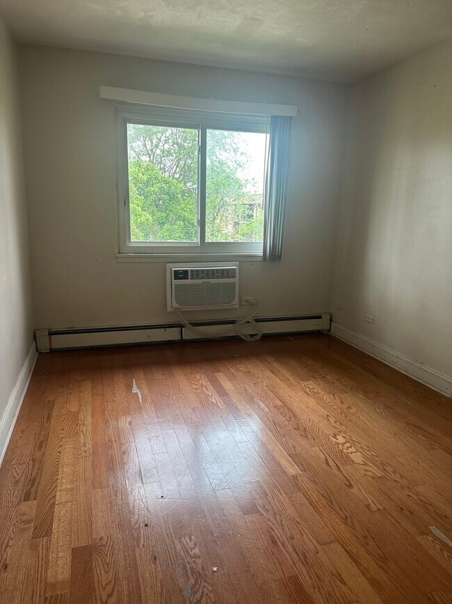 Building Photo - 710 Hill Dr