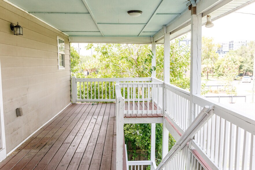 Building Photo - 116 America St