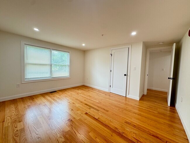 Building Photo - 298 Washington St